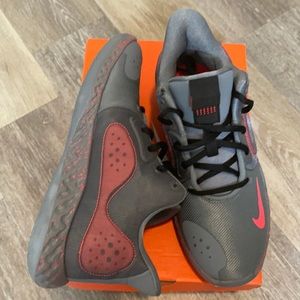 KD Trey 5 VII Nike basketball shoes size 6.5Y